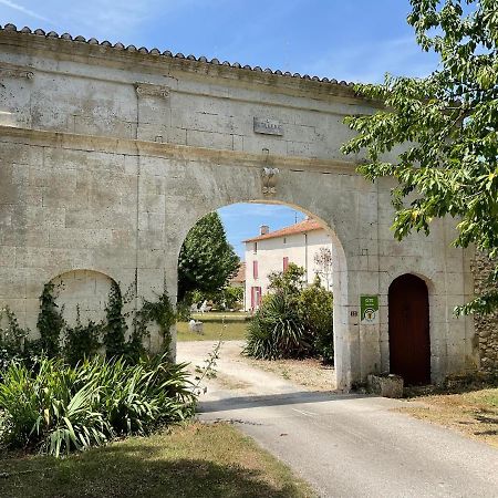 La Metairie De La Petillerie Roullet-Saint-Estephe Экстерьер фото